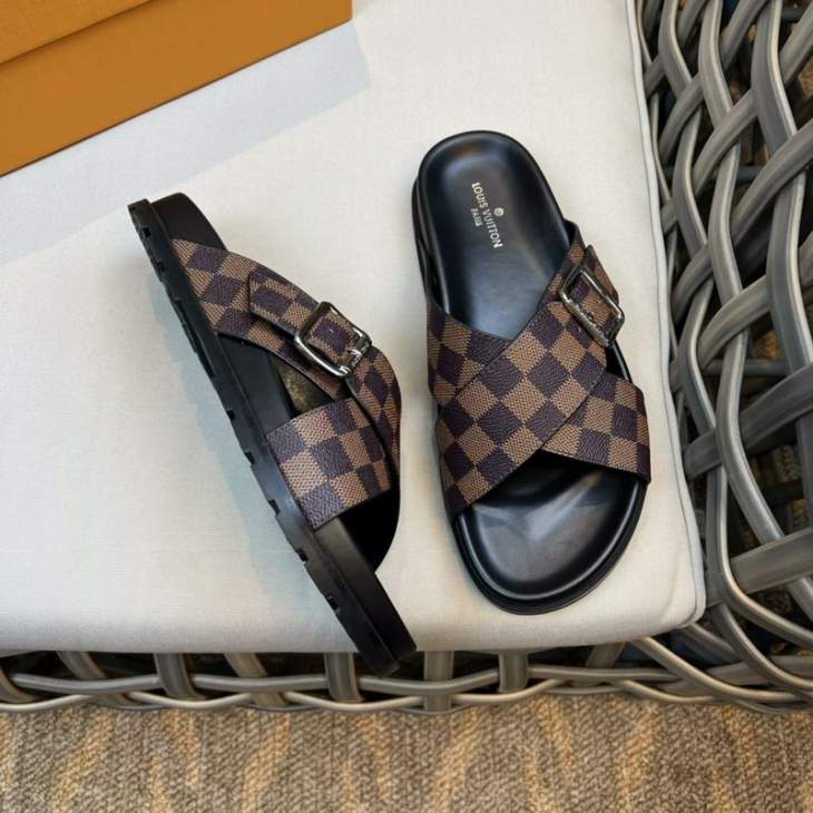 Picture of Louis Vuitton Slippers _SKULVsz38-45mnf01141446